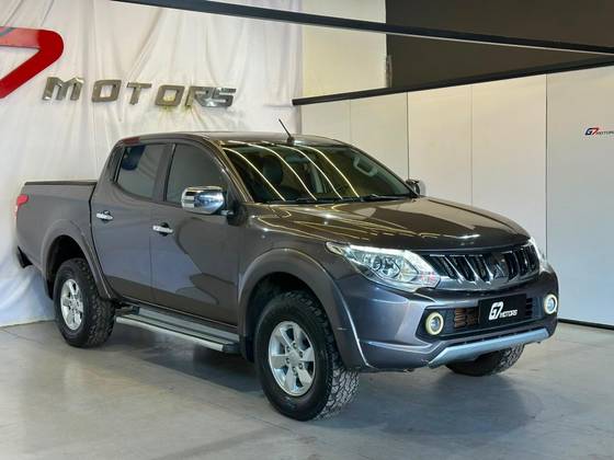 MITSUBISHI L200 TRITON 2.4 16V TURBO DIESEL SPORT HPE CD 4P 4X4 AUTOMÁTICO MITSUBISHI L200 TRITON 2.4 16V TURBO DIESEL SPORT HPE CD 4P 4X4 AUTOMÁTICO